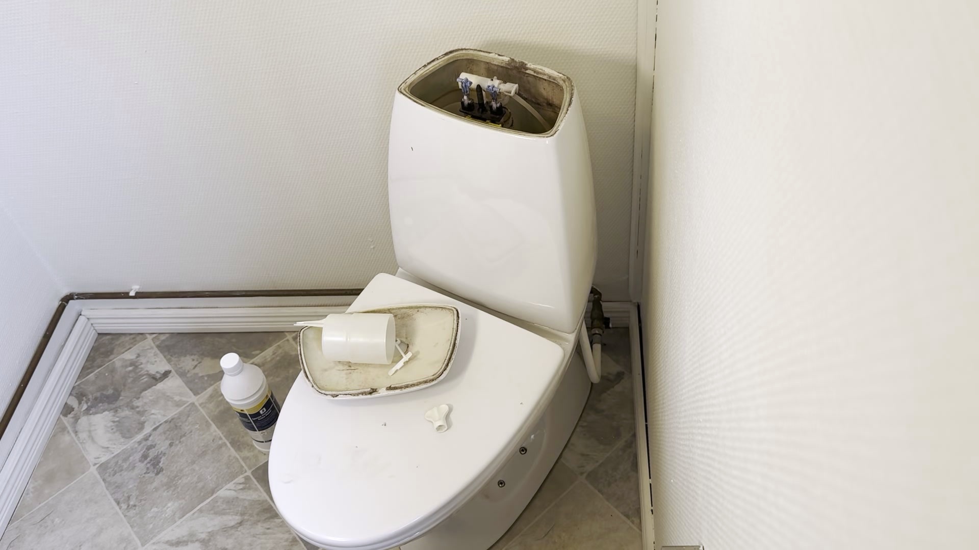 Toilettet løber: Hvorfor og hvordan fikser du det?
