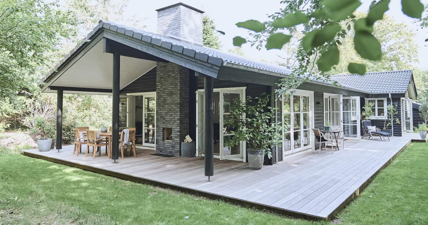 Badeværelse i sommerhus: pris, regler og indretning i 2026